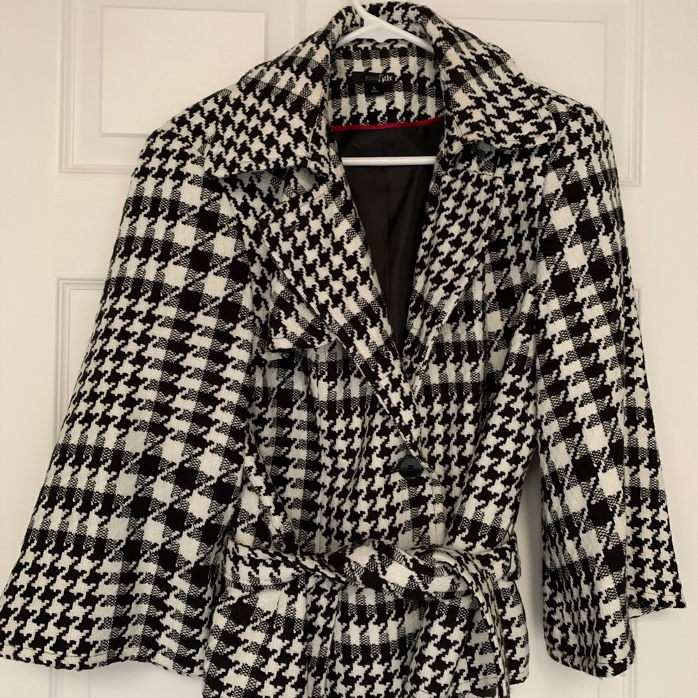 Jackets - Picture 3 of 4
